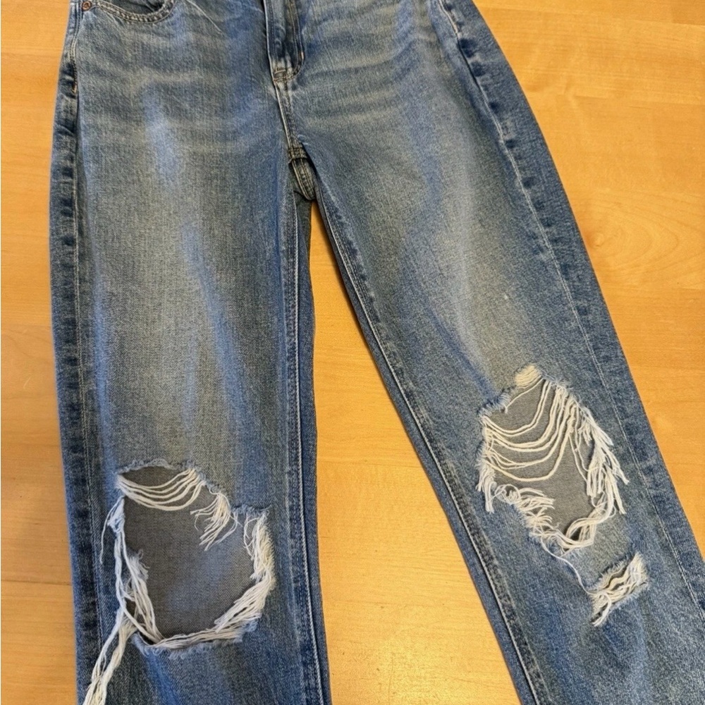 American Eagle Outfitters Distressed Light Blue MOM Jeans Strigid 00 EUC!